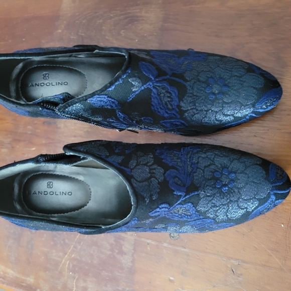 T.J.Maxx Black and Blue Loafers with Elegant Slip-On Design - Picture 1 of 3